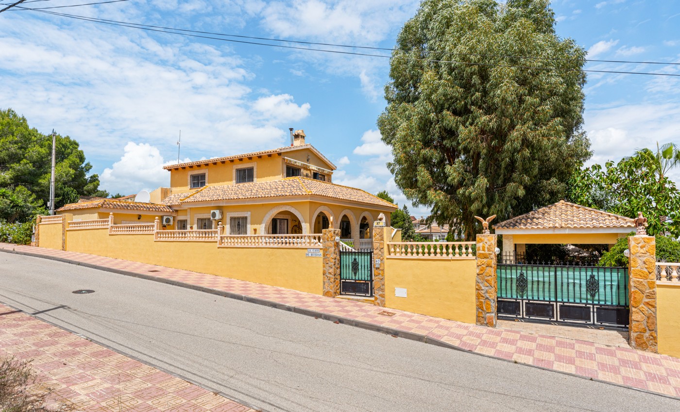 Villa in Jacarilla - view 1