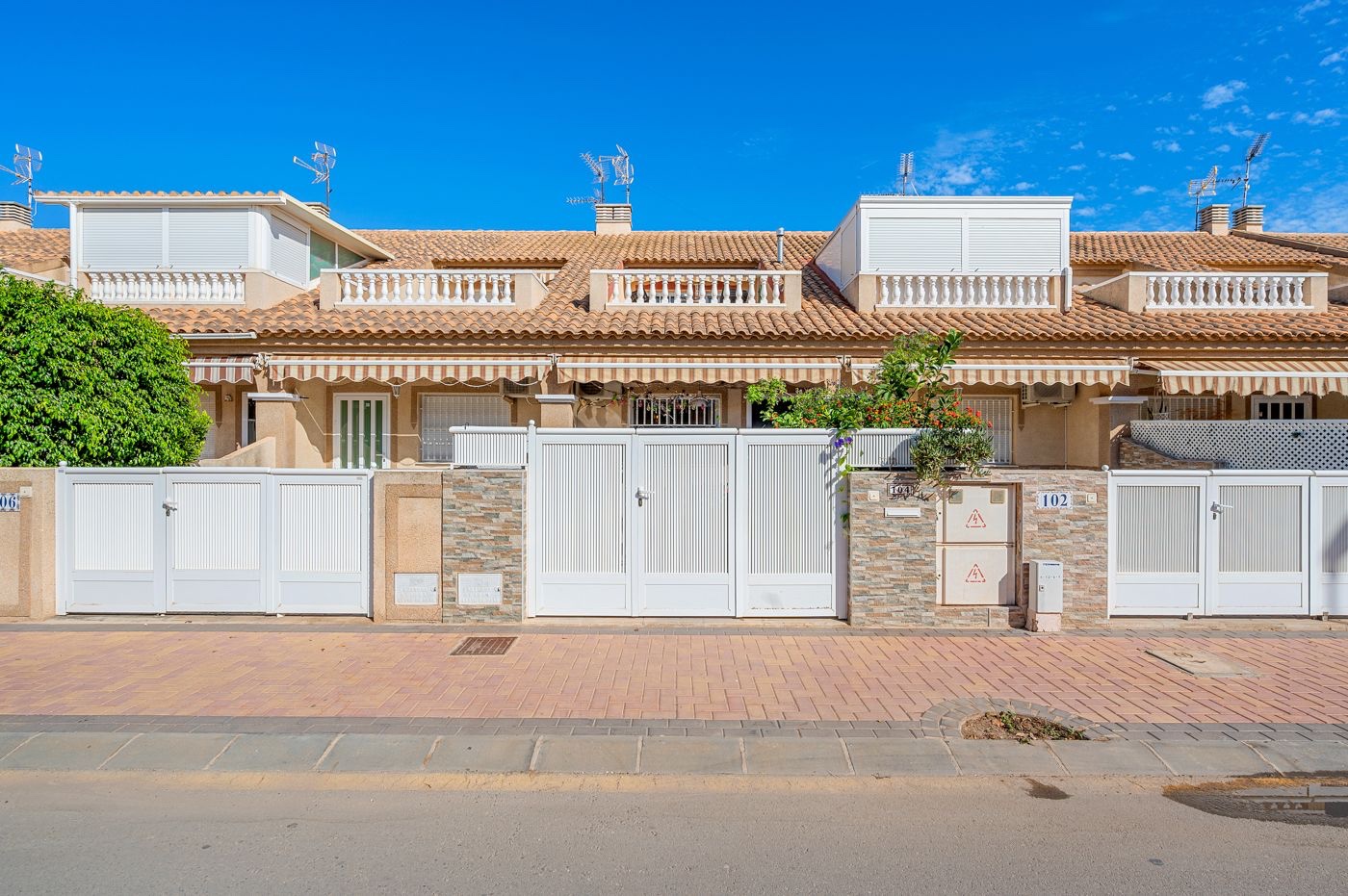 House in Los Alcazares - view 1