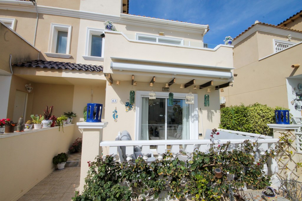 Villa in San Miguel de Salinas - view 1