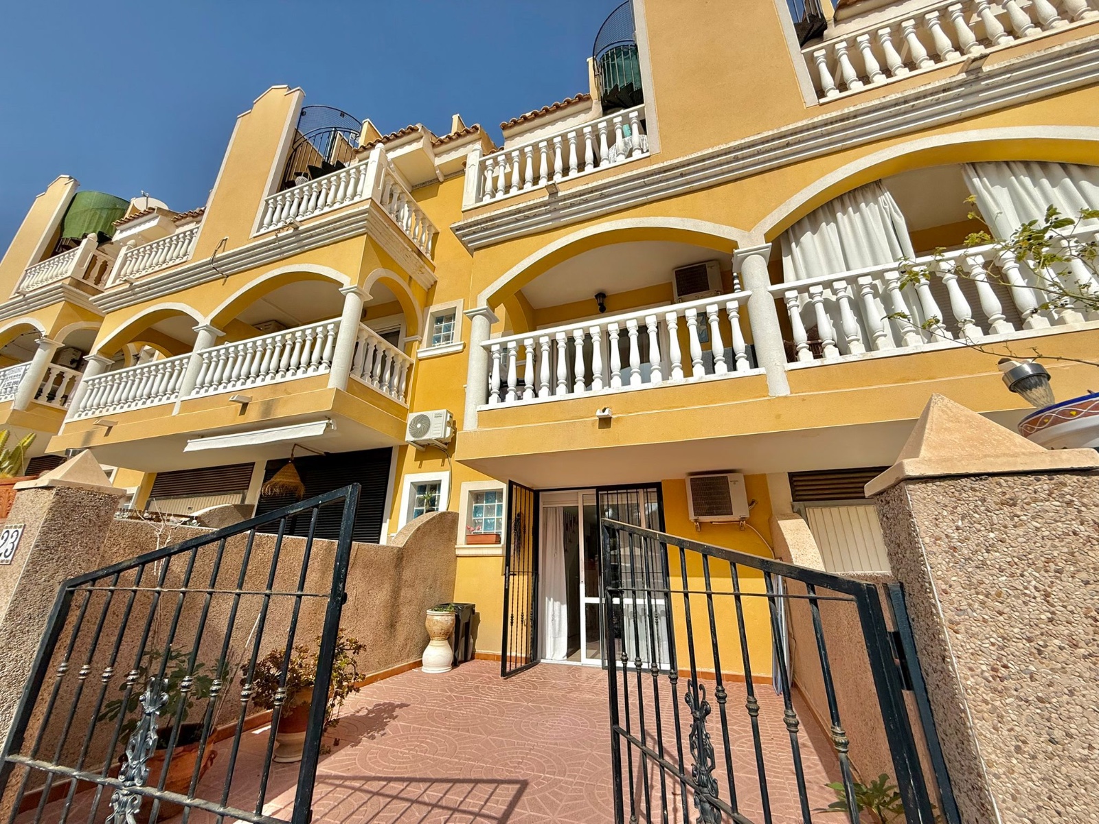 House in Algorfa - view 1