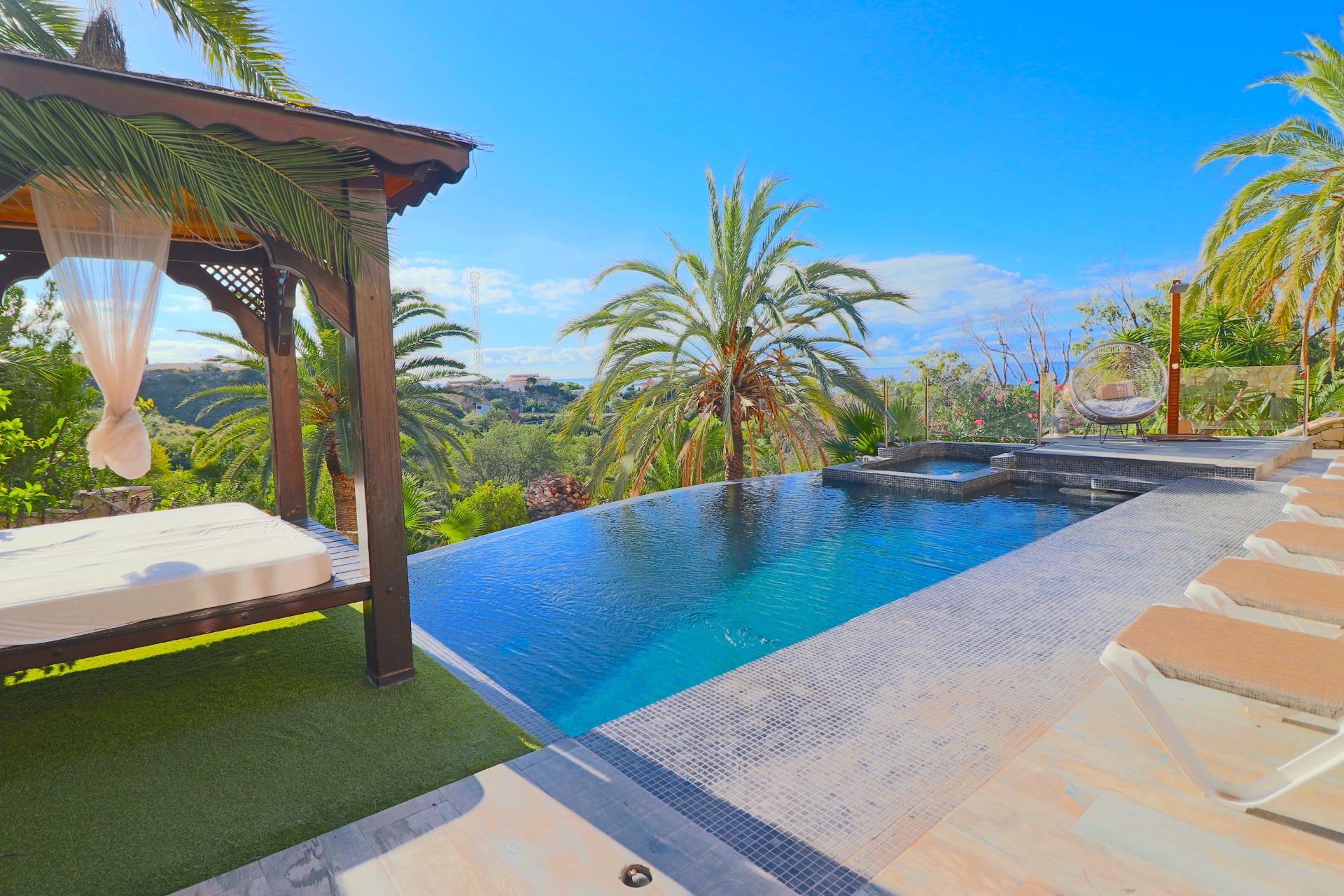 Villa in El Campello - view 1