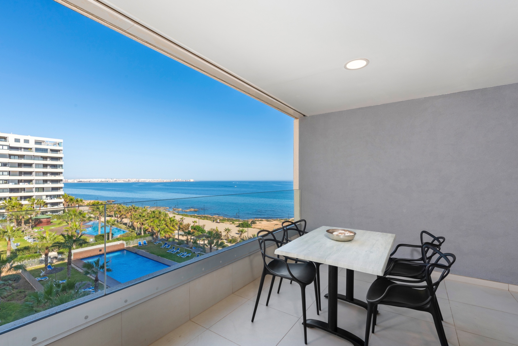 Apartment in Alicante - view 1