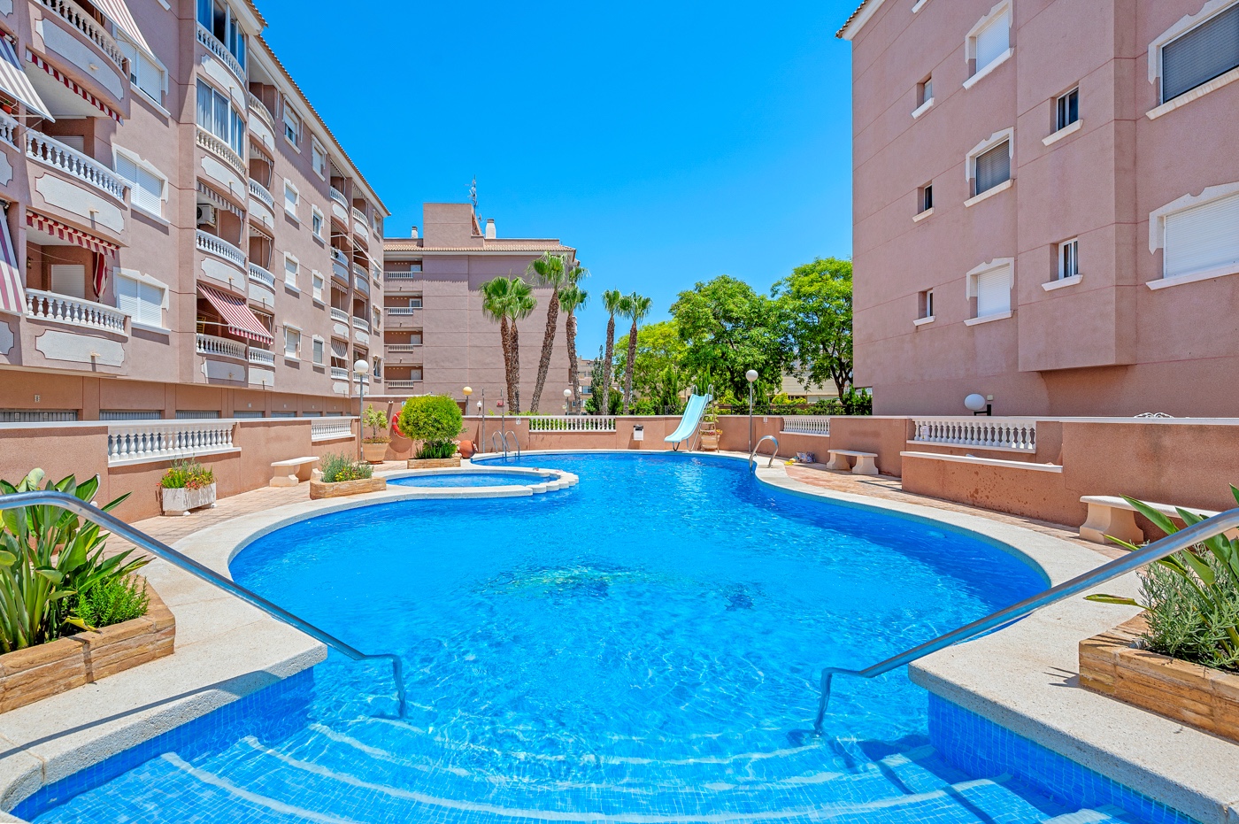 Apartment in Alicante - view 1