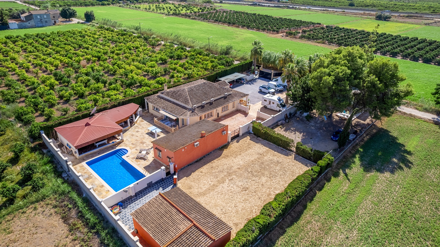 Country Estate in Heredades - view 1