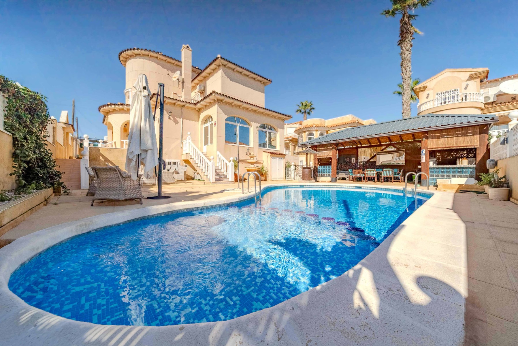 Villa in Alicante - view 1
