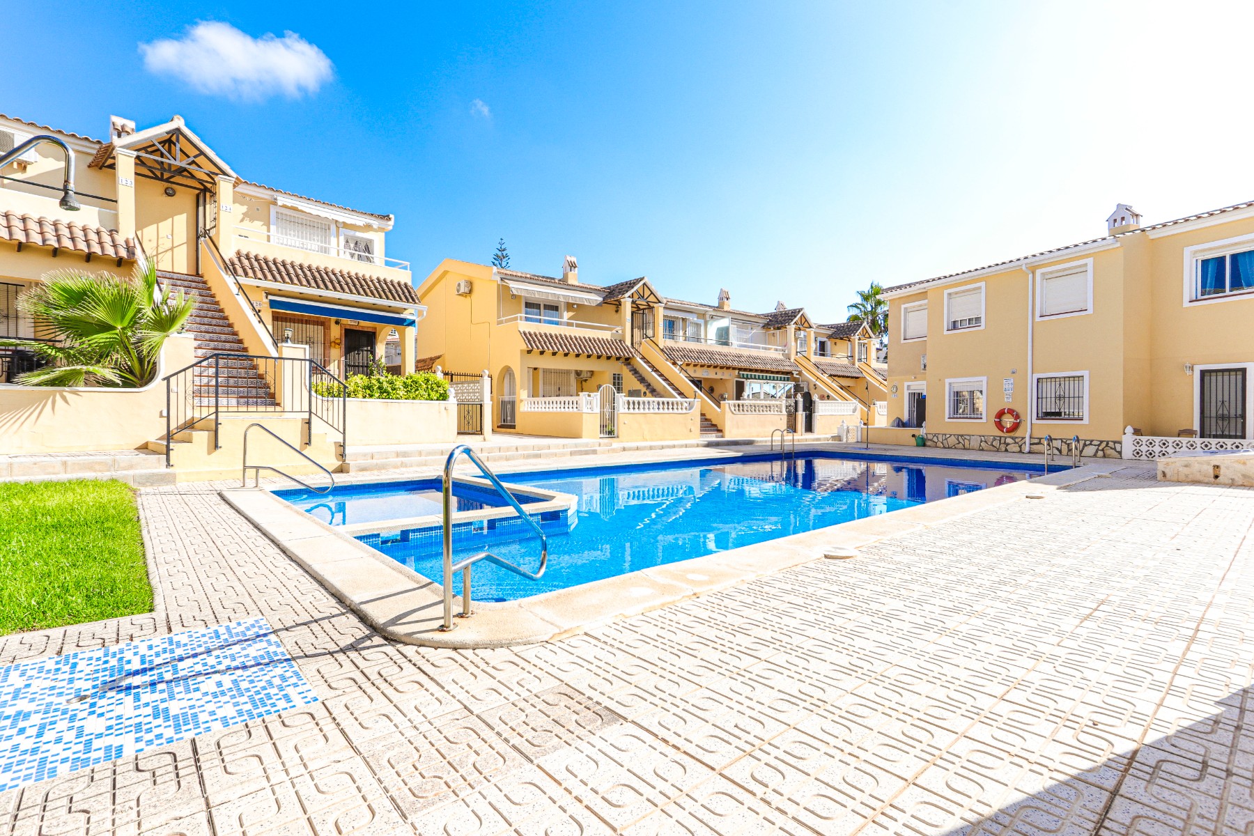 Apartment in San Miguel de Salinas - view 1