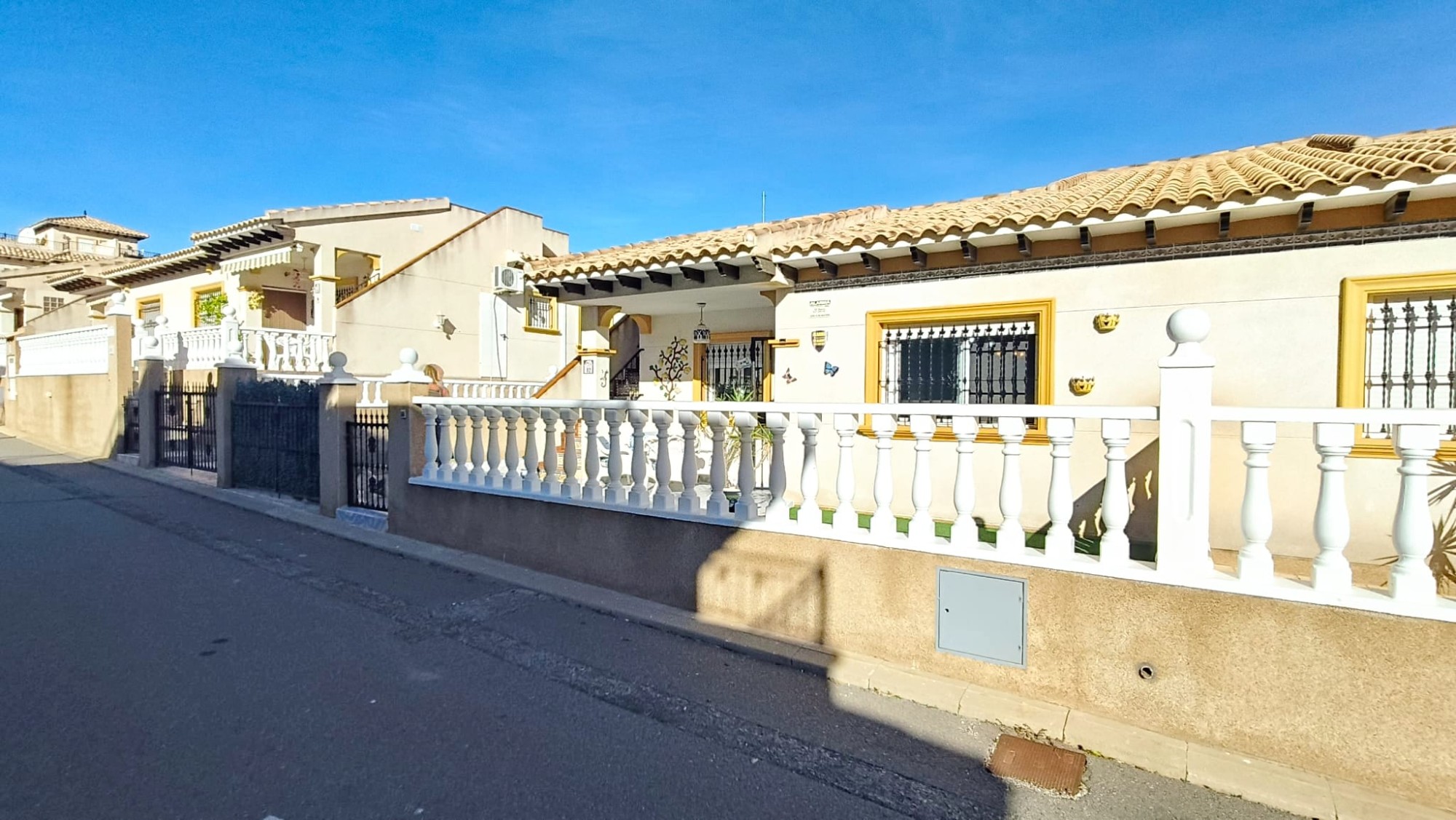 House in La Zenia - view 1