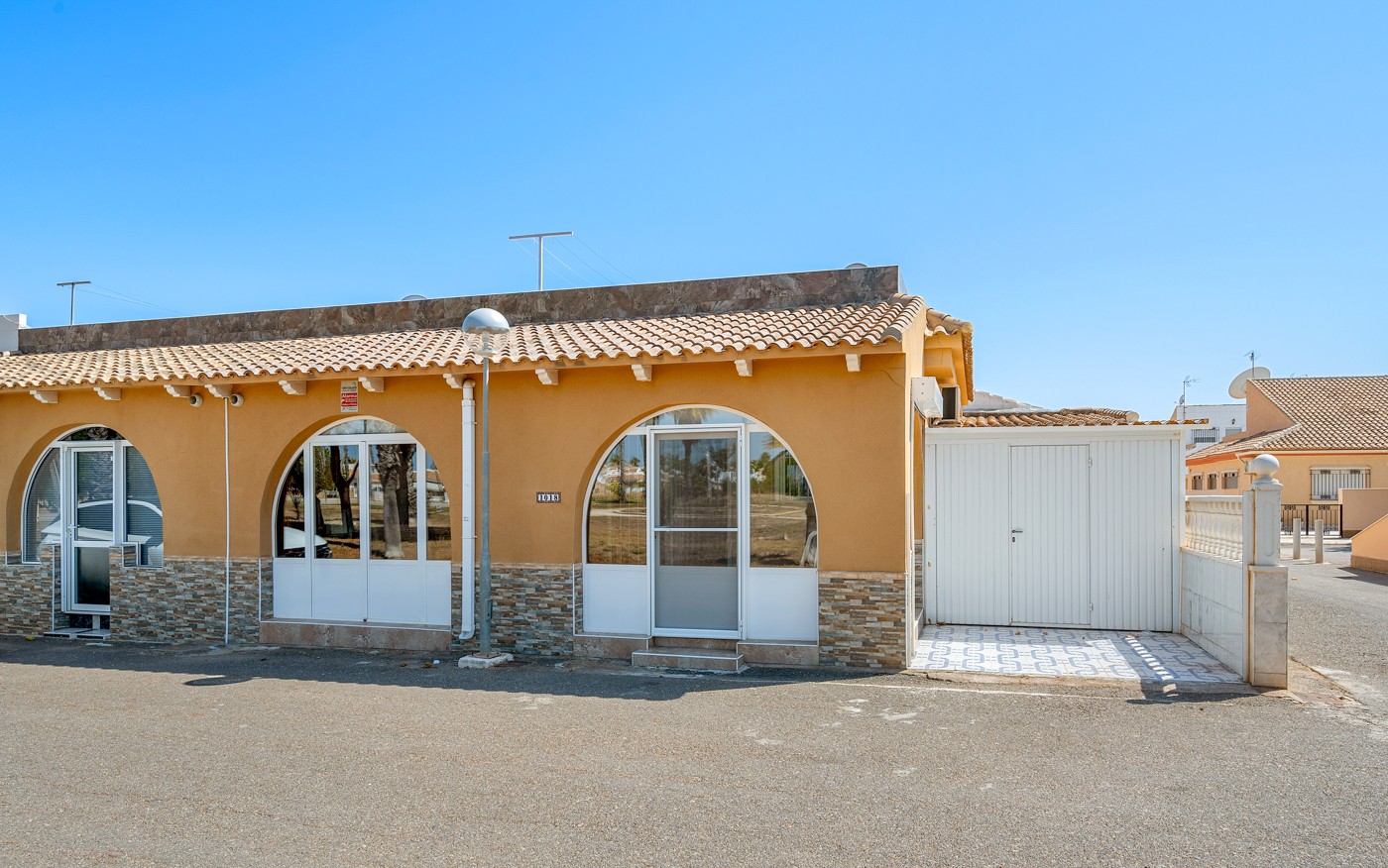 Villa in Santa Cruz - view 1