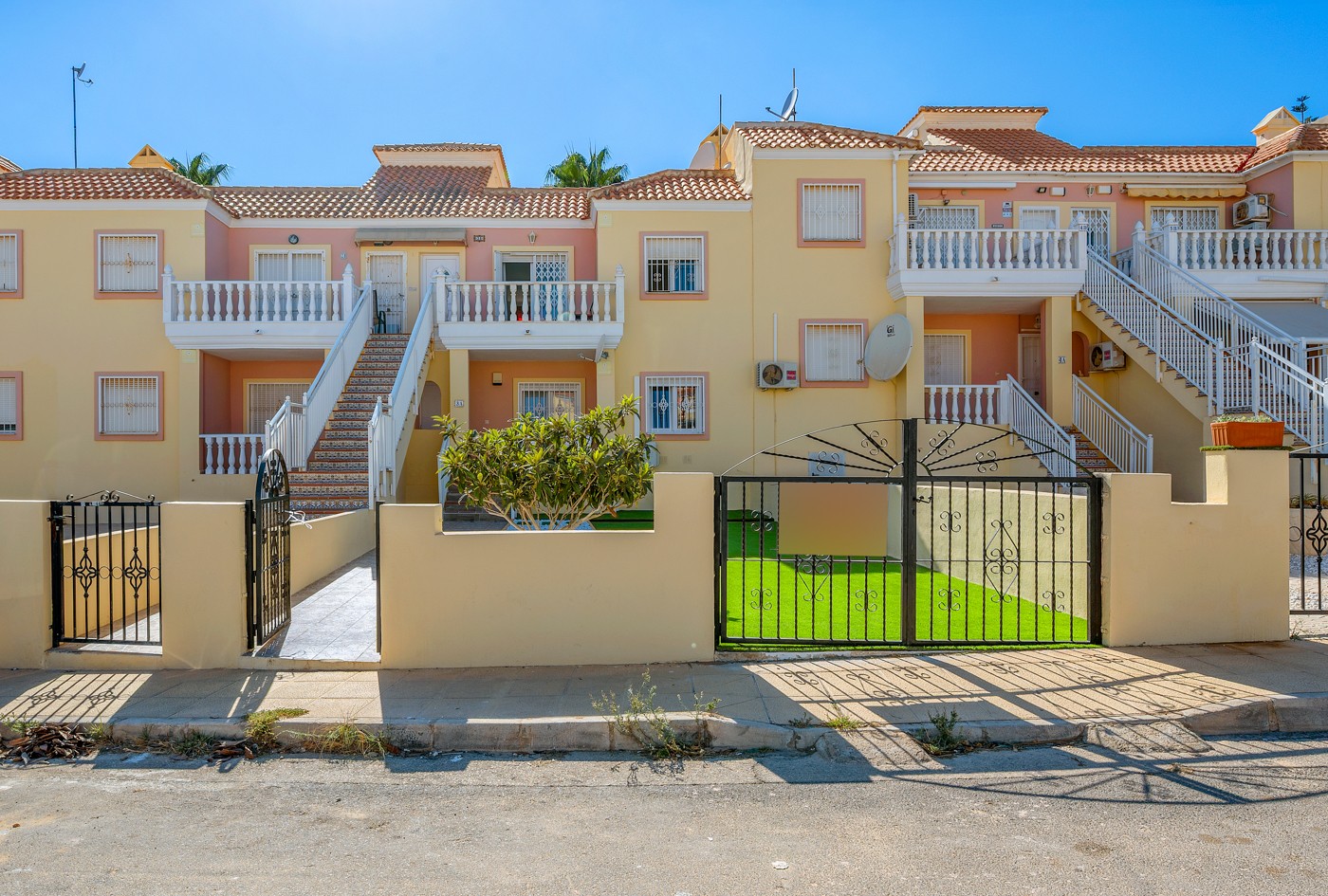 House in San Miguel de Salinas - view 1