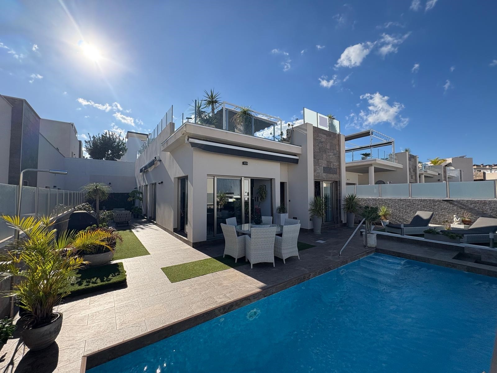 Villa in Villamartin - view 1