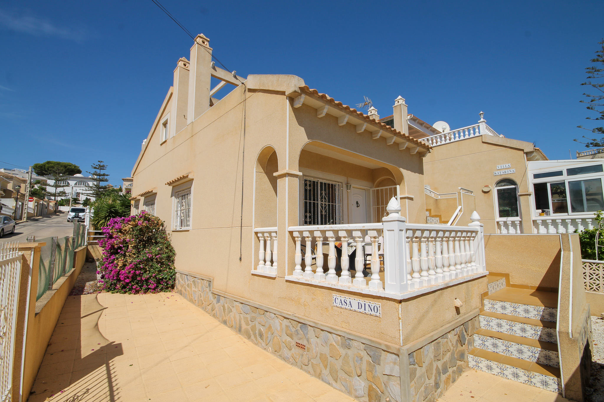 House in San Miguel de Salinas - view 1
