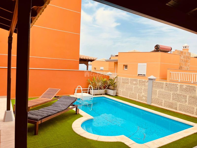 Villa in Los Cristianos - view 1