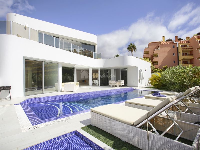 Villa in La Caleta - view 1