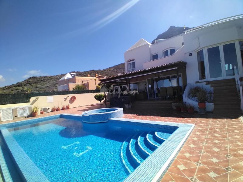 Villa in Costa Adeje - view 1