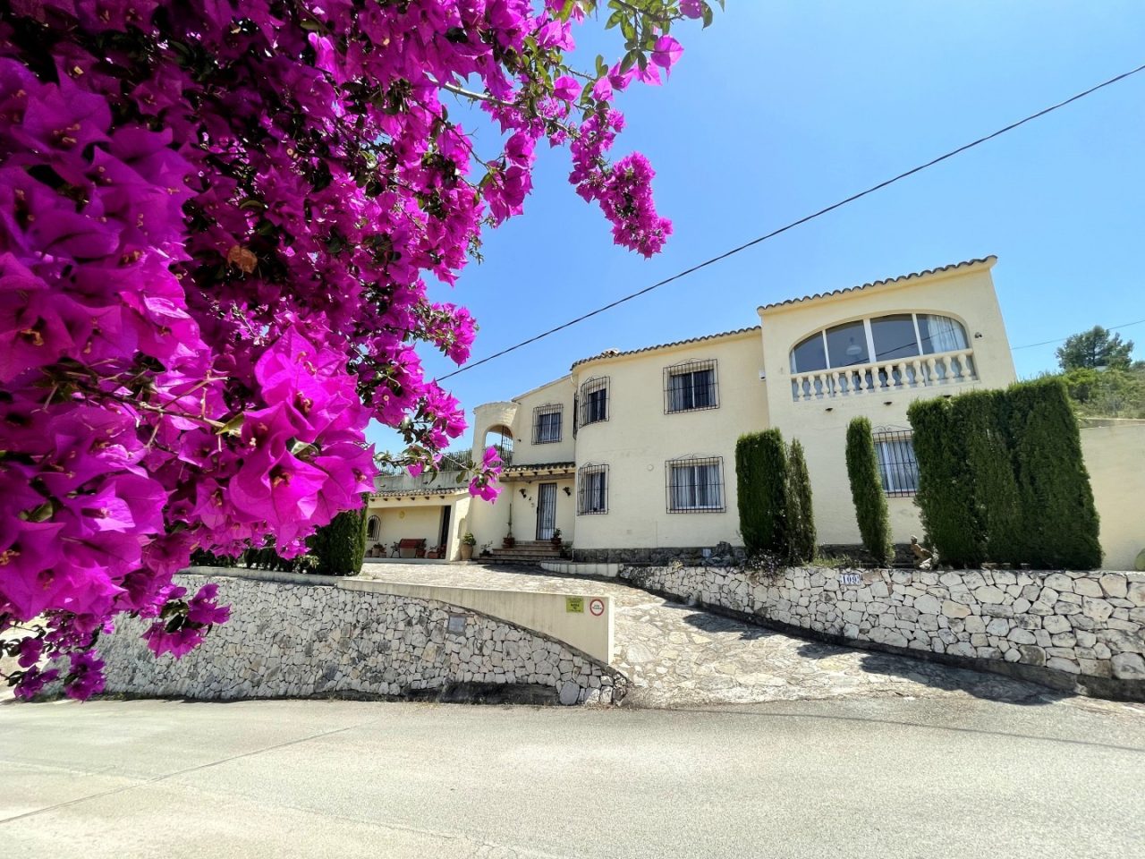 Villa in Alicante - view 1