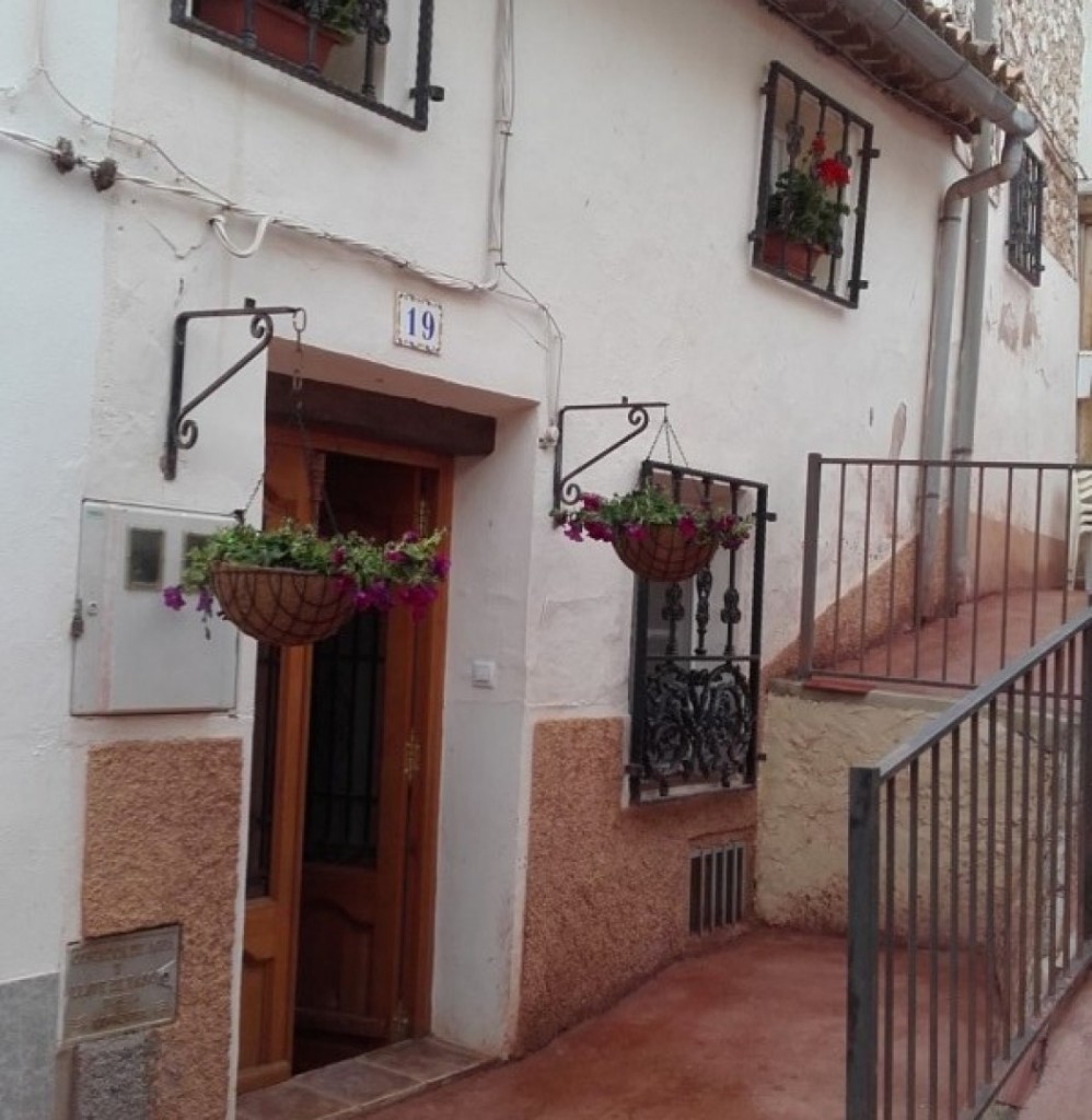 House in Teresa de Cofrentes - view 1