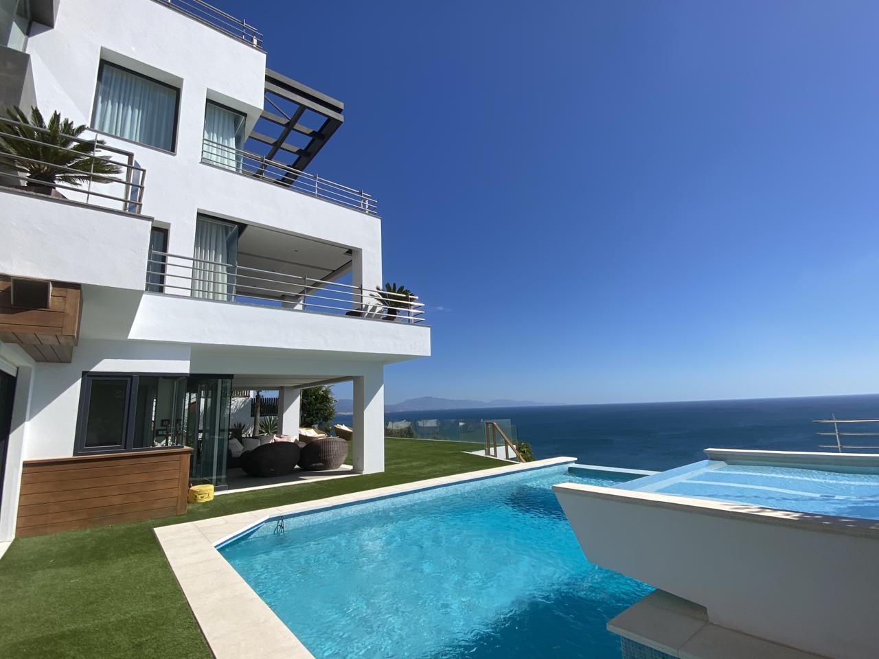 Villa in Malaga - view 1