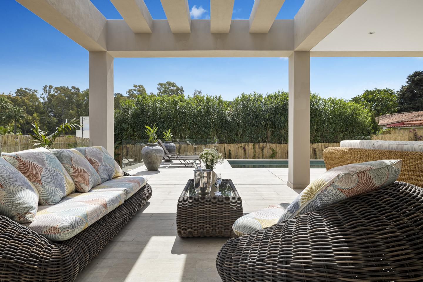 Villa in Marbella Del Este - view 1