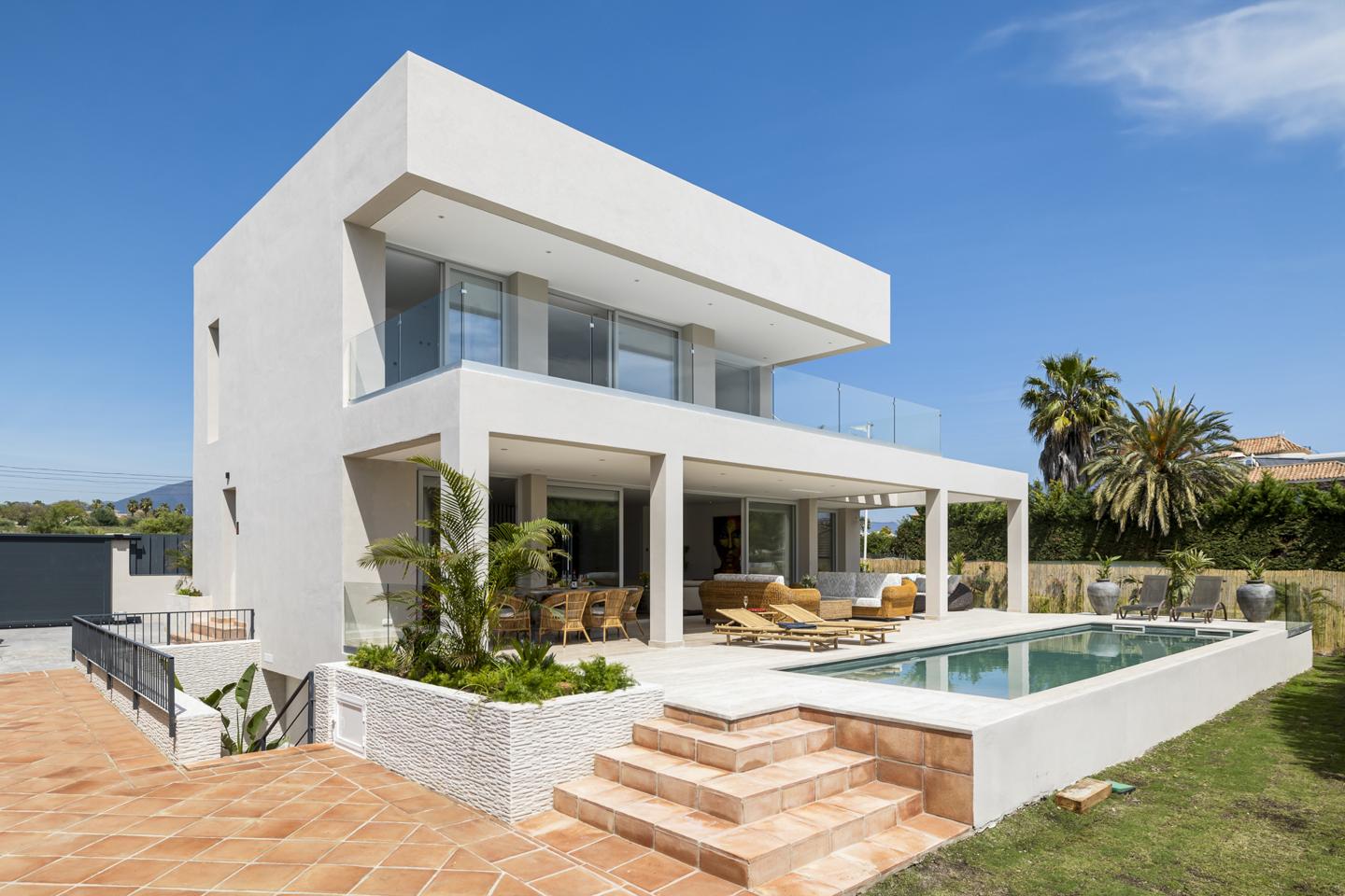 Villa in Guadalmina - view 1