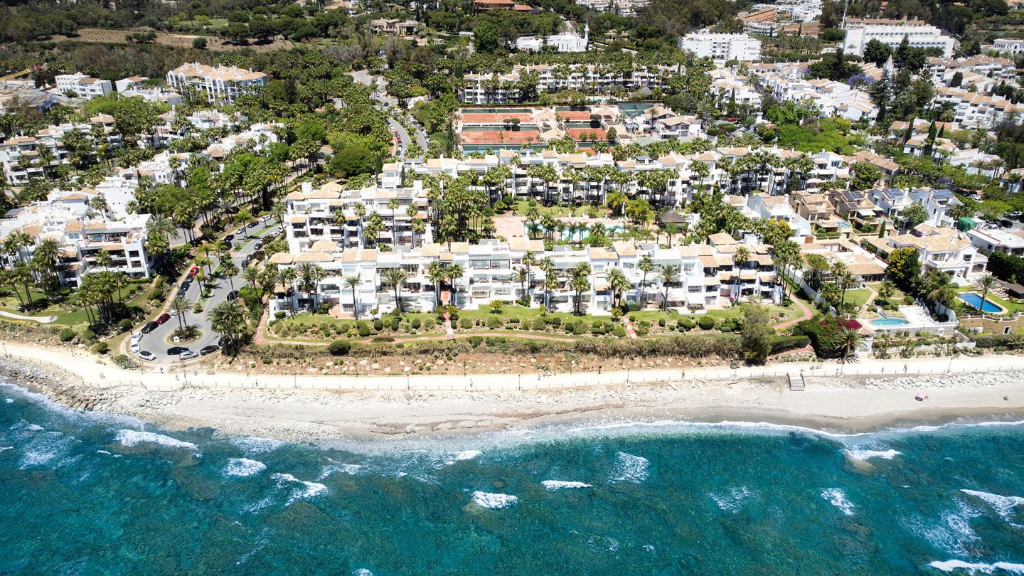 Apartment in Marbella Del Este - view 1