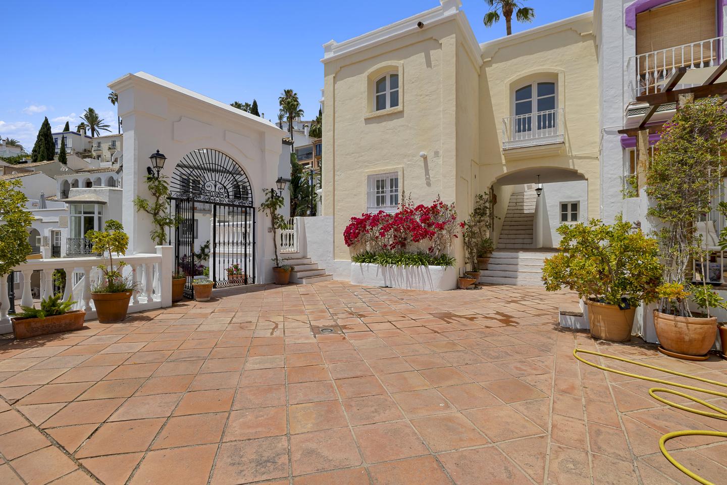 Villa in Malaga - view 1