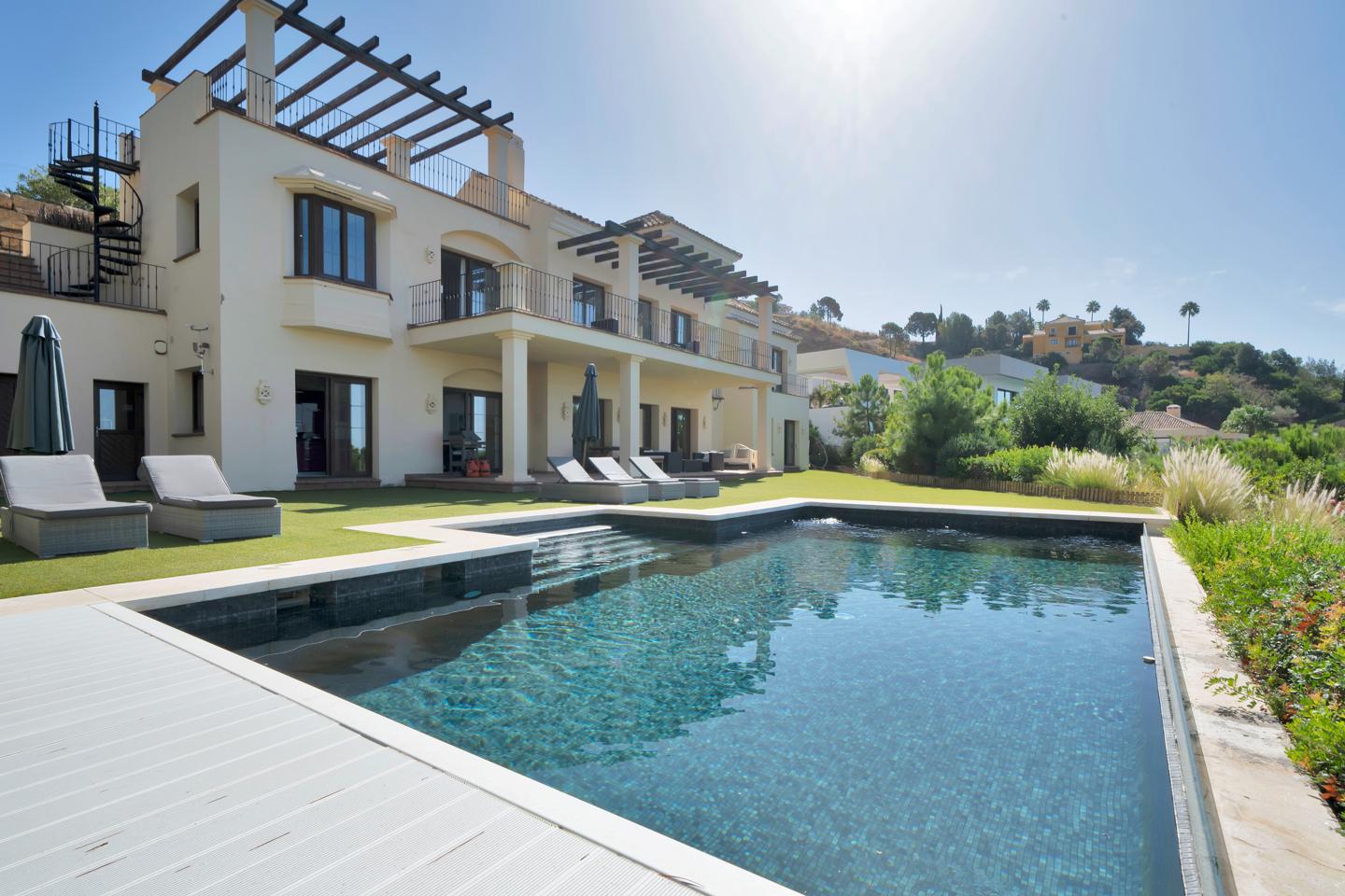Villa in Malaga - view 1