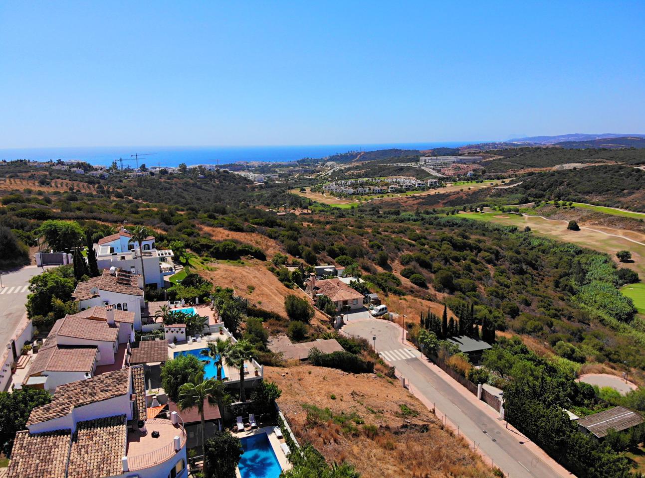 Land in Estepona - view 1