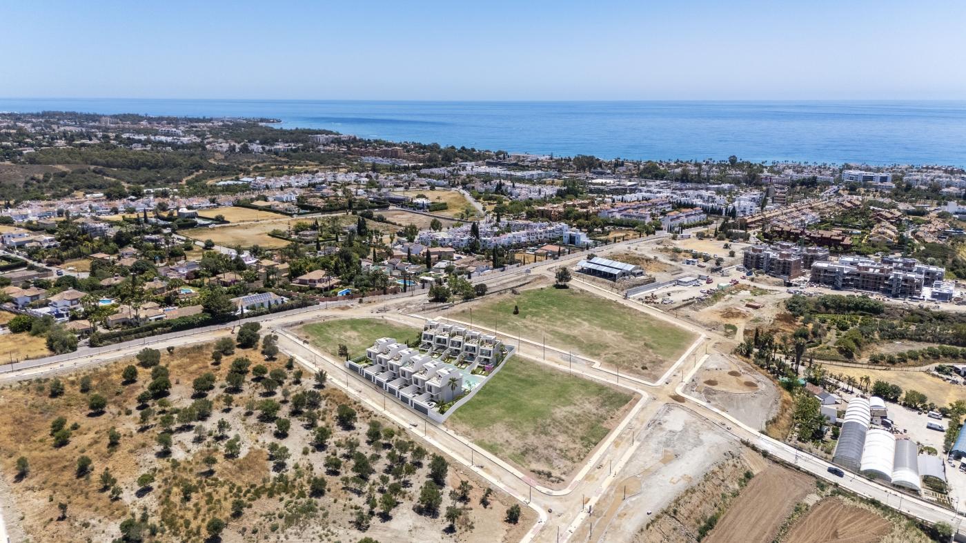 Villa in Estepona - view 1