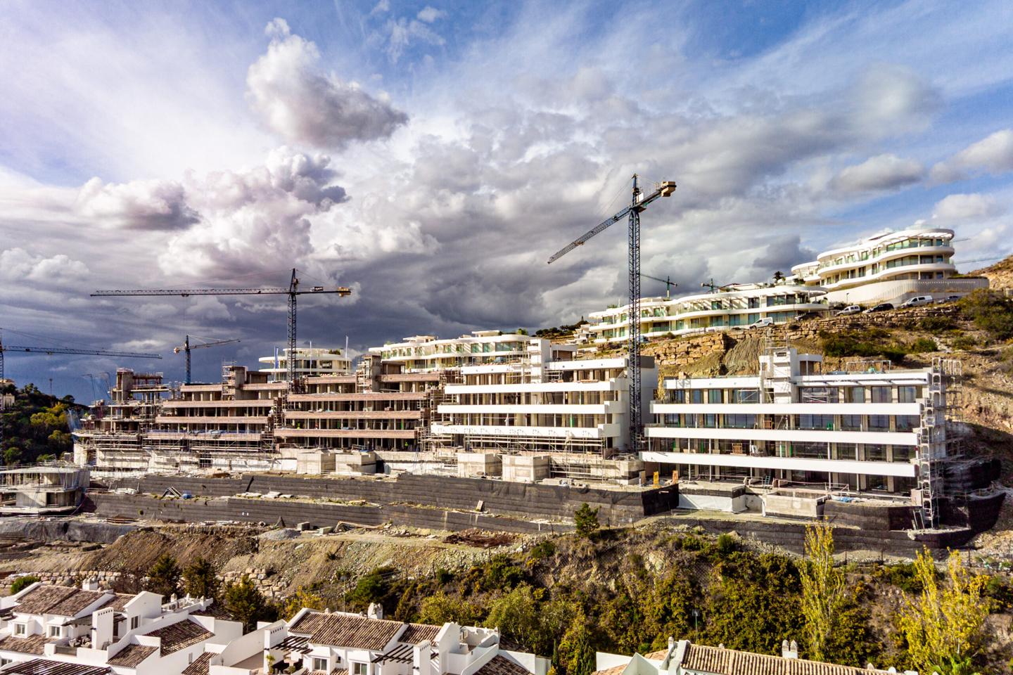 Apartment in Benahavis - view 1