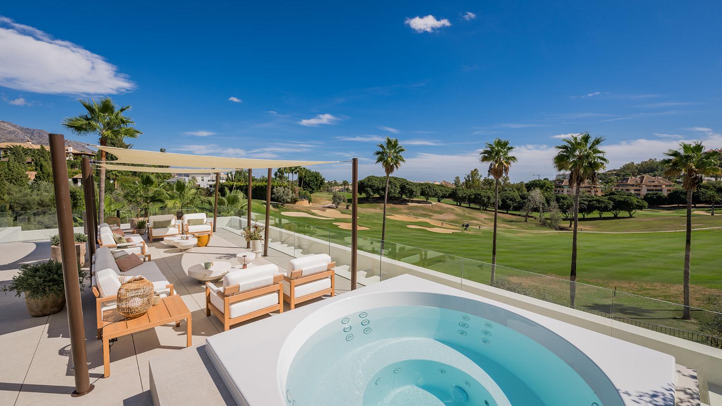 Villa in Marbella Del Este - view 1