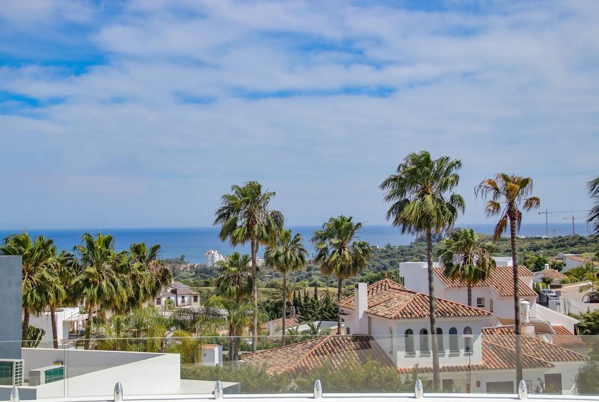 Villa in Estepona - view 1