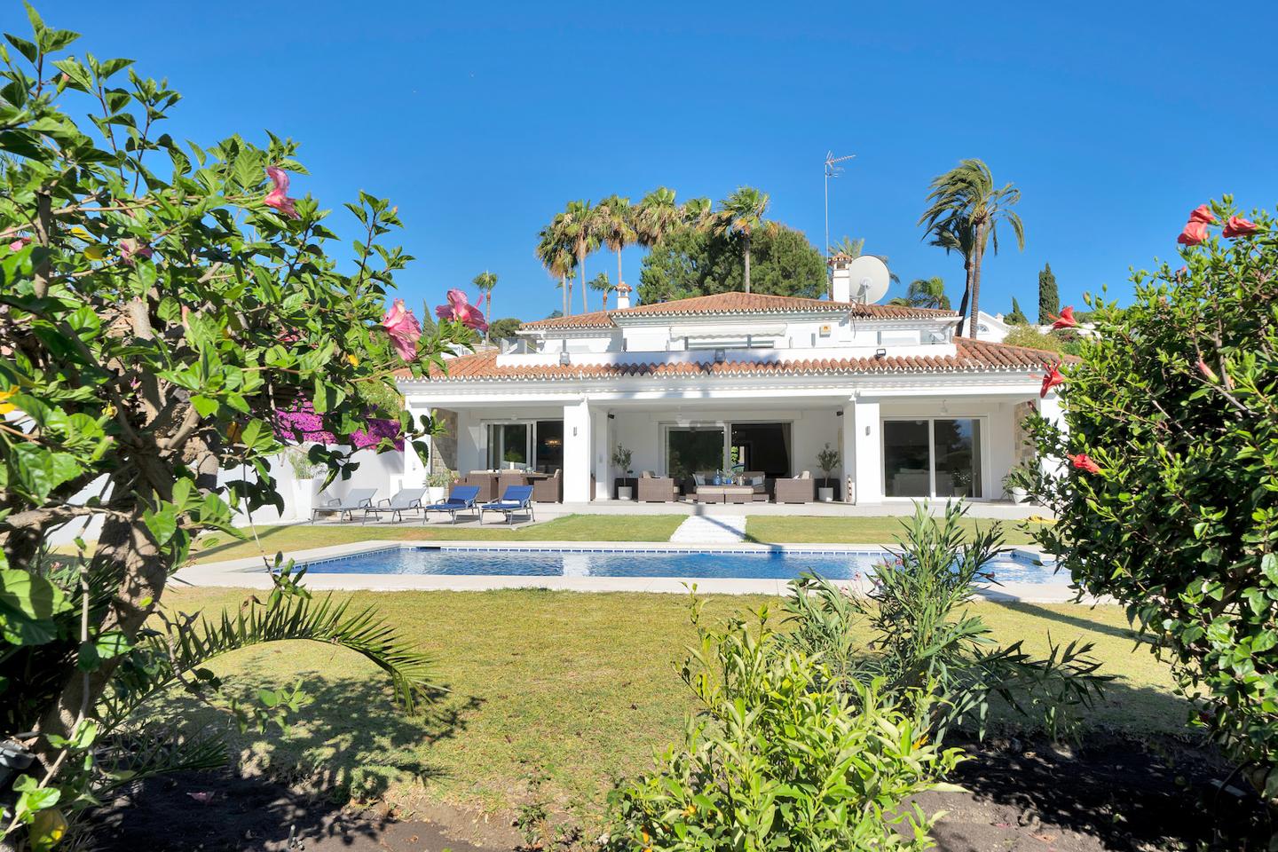 Villa in Malaga - view 1