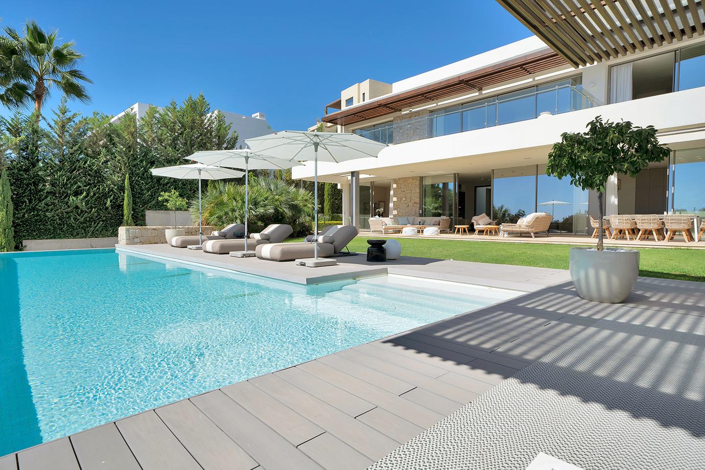 Villa in Malaga - view 1