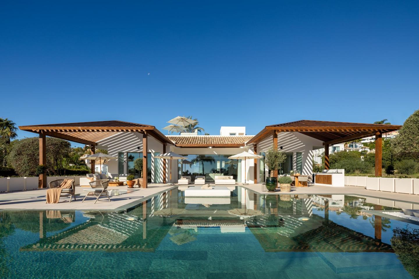 Villa in Marbella Del Este - view 1