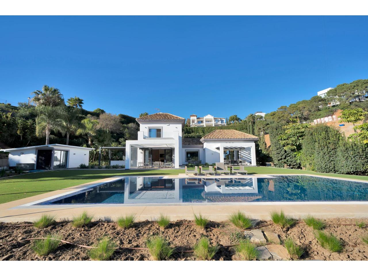 Villa in Malaga - view 1