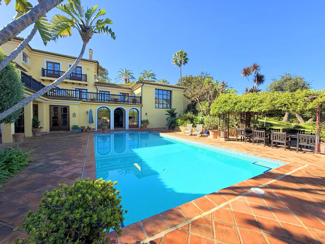 Villa in Sotogrande - view 1