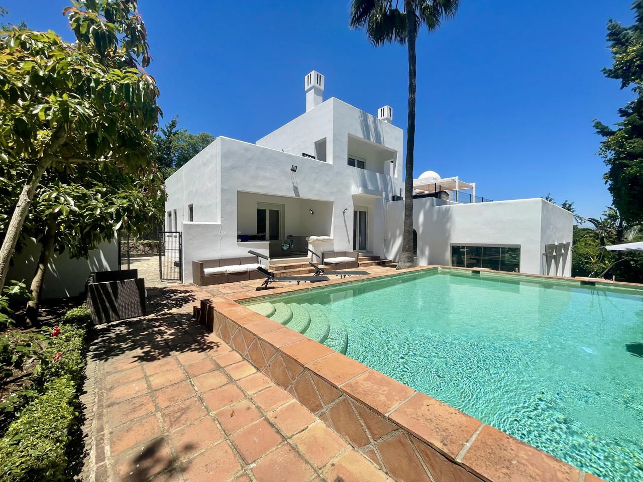 Villa in San Roque - view 1