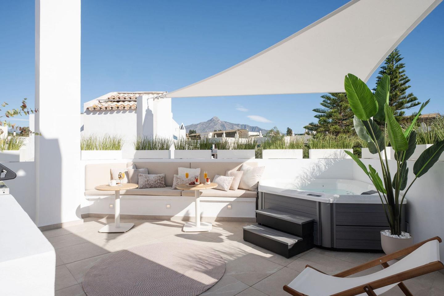 House in Marbella Del Este - view 1