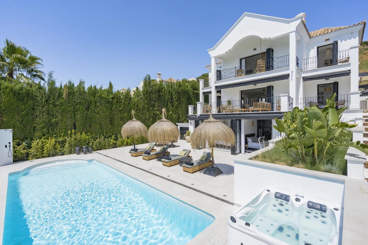 Villa in Malaga - view 1