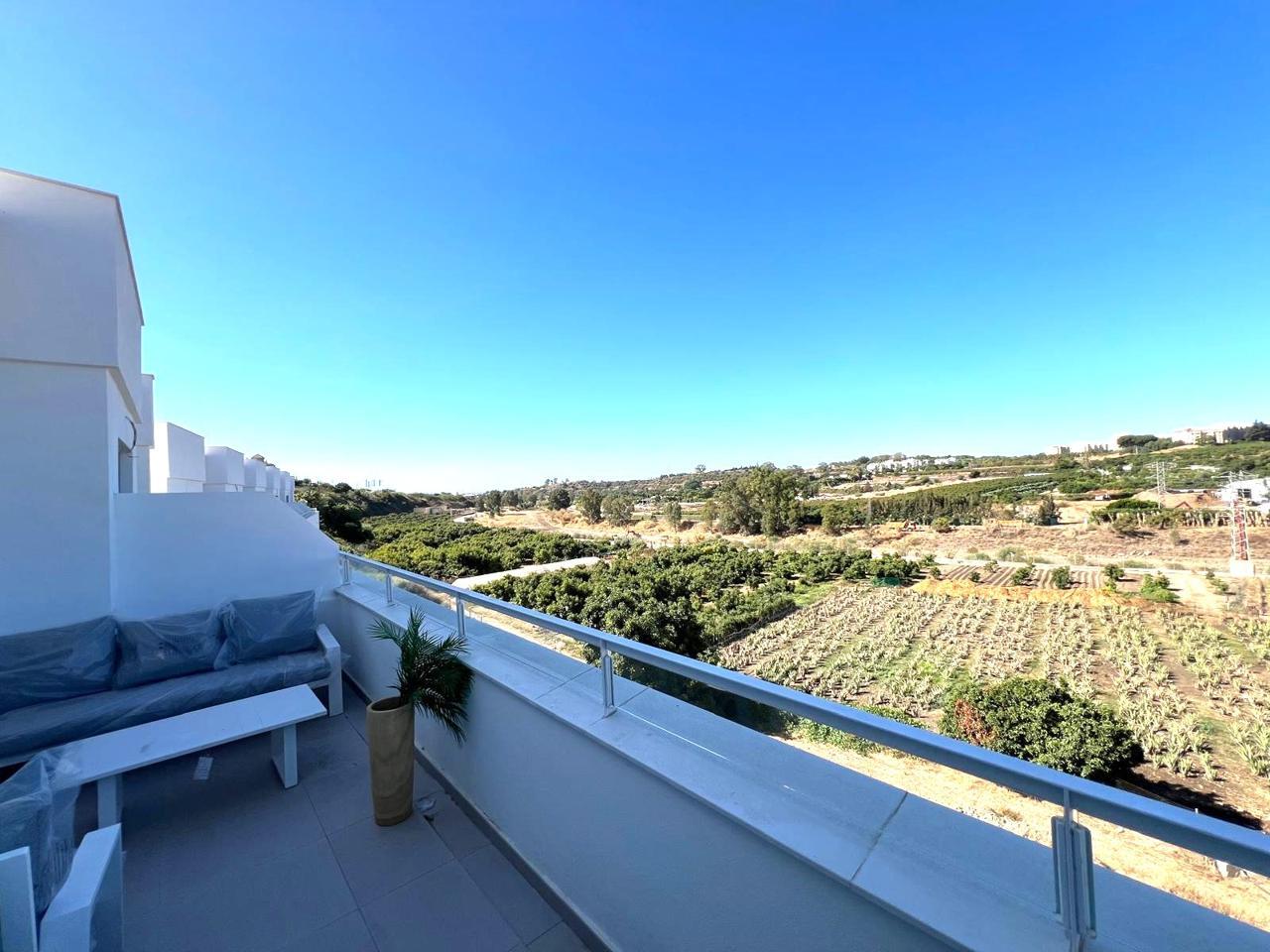Villa in Estepona - view 1