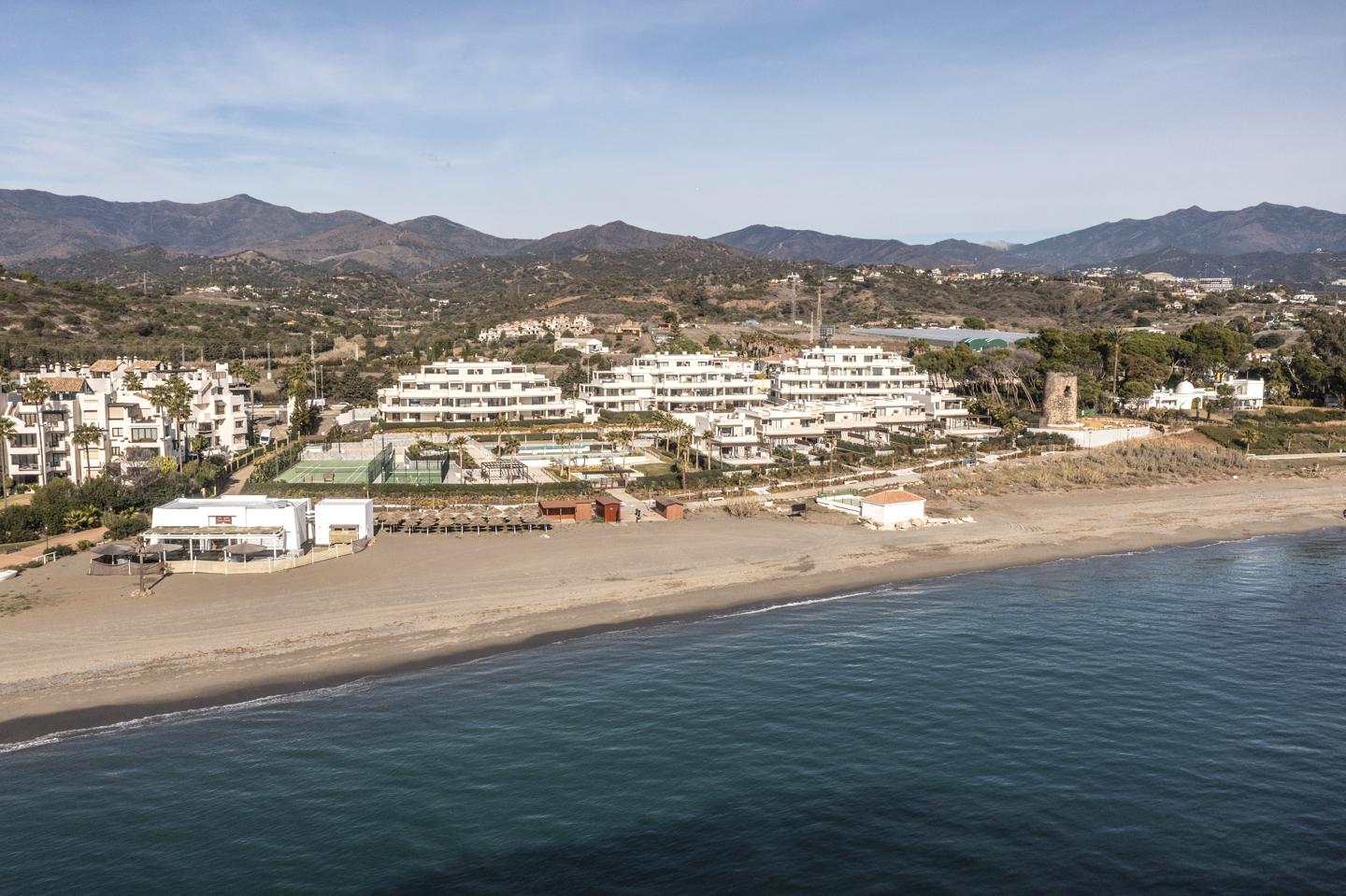 Villa in Estepona - view 1
