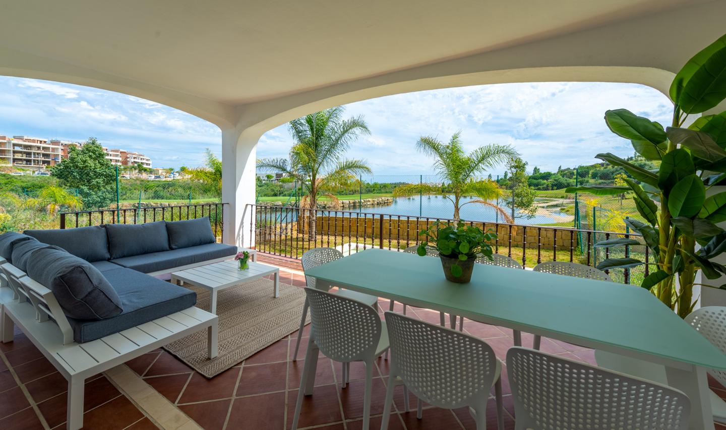 Villa in Estepona - view 1