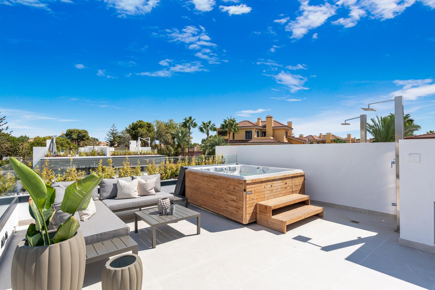 Villa in Marbella Del Este - view 1