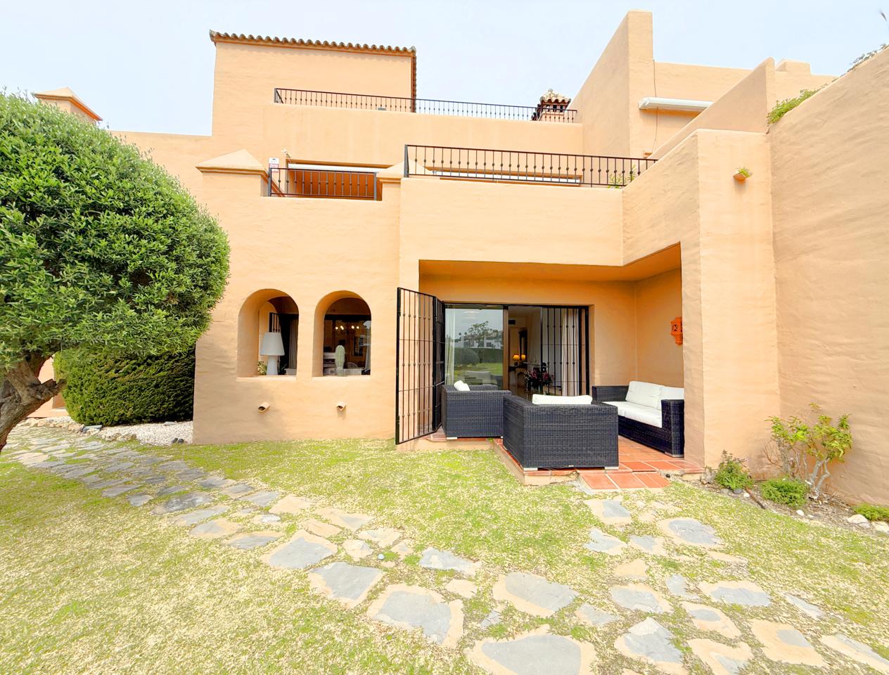 Apartment in Estepona - view 1