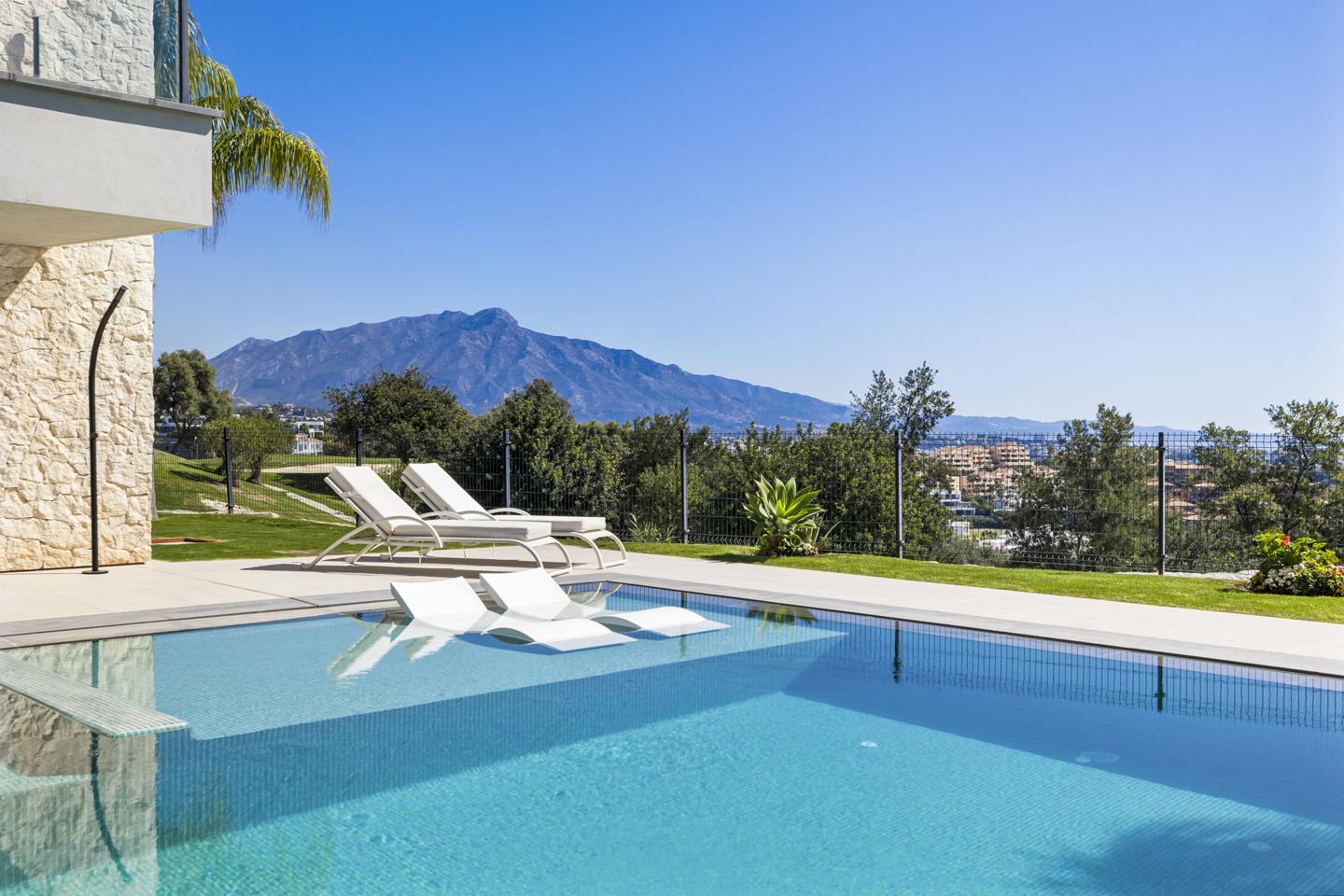 Villa in Malaga - view 1