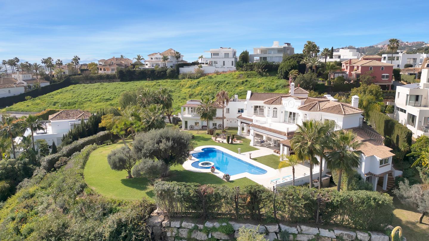 House in Marbella Del Este - view 1