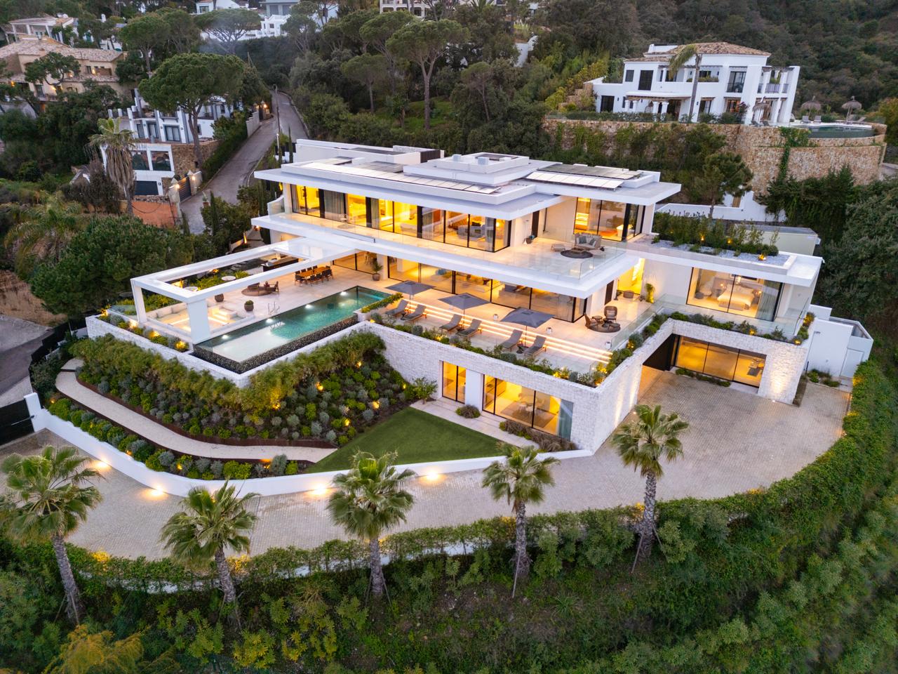 Villa in Marbella Del Este - view 1