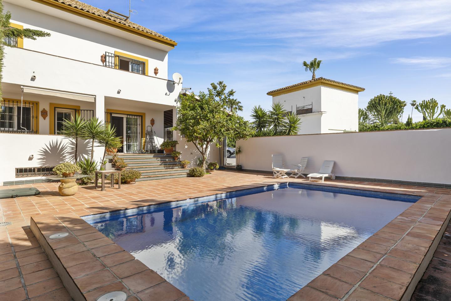 Villa in San Pedro de Alcantara - view 1