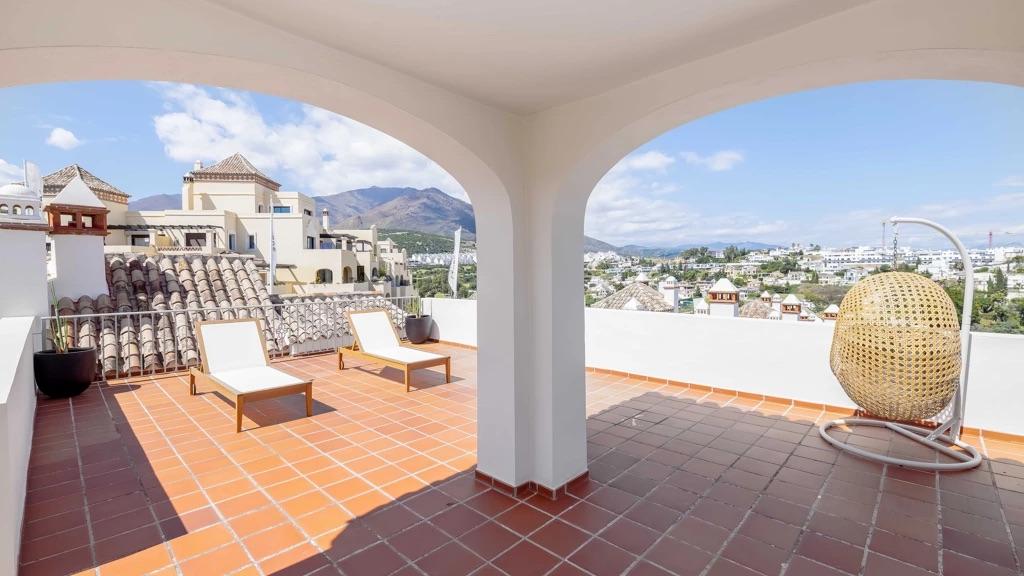 Villa in Estepona - view 1