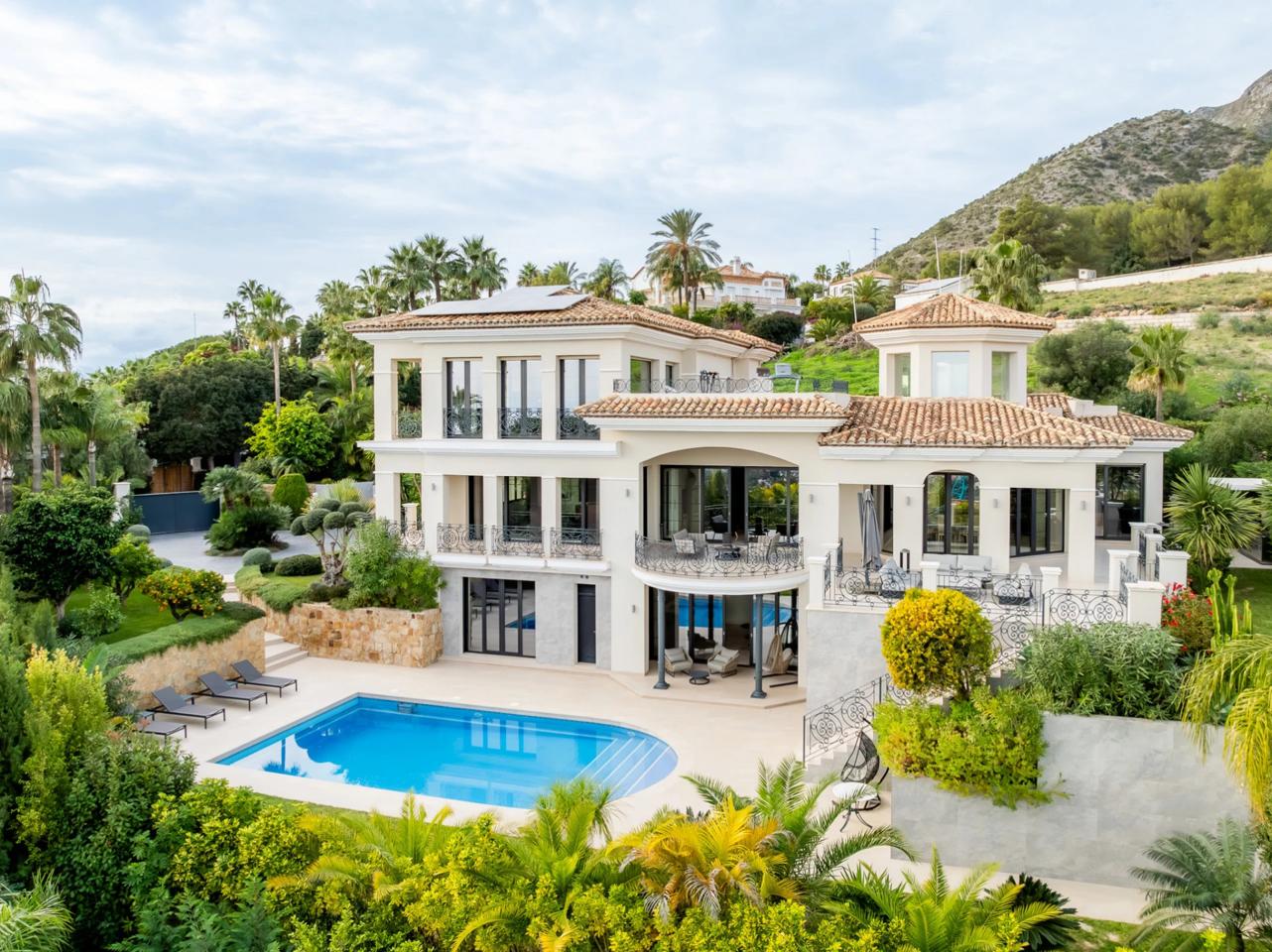 Villa in Marbella Del Este - view 1